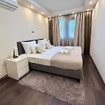 Local-lux Premium Apartment- 2 Bedrooms Balcony -2 Private Parking * ケチケメート