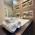 Local-lux Premium Apartment- 2 Bedrooms Balcony -2 Private Parking * ケチケメート