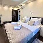 Local-lux Premium Apartment- 2 Bedrooms Balcony -2 Private Parking ケチケメート