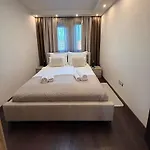 Local-lux Premium Apartment- 2 Bedrooms Balcony -2 Private Parking