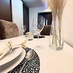 Local-lux Premium Apartment- 2 Bedrooms Balcony -2 Private Parking * ケチケメート