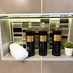 Local-lux Premium Apartment- 2 Bedrooms Balcony -2 Private Parking