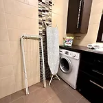 Local-lux Premium Apartment- 2 Bedrooms Balcony -2 Private Parking アパート