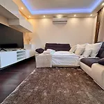 アパート Local-lux Premium Apartment- 2 Bedrooms Balcony -2 Private Parking ケチケメート