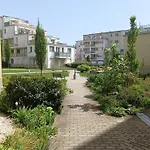 Local-lux Premium Apartment- 2 Bedrooms Balcony -2 Private Parking アパート *