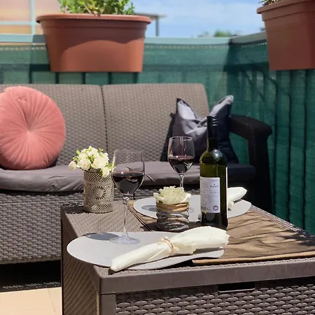 Apartmán Local-lux 3 - 2 X Free Parking & Balcony