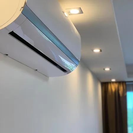 Apartmán Local-lux 3 - 2 X Free Parking & Balcony *