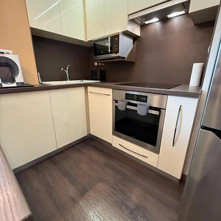 Local-lux 3 - 2 X Free Parking & Balcony Apartmán *