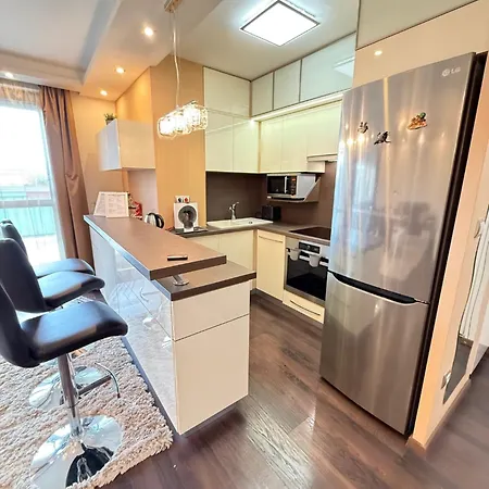 Apartmán Local-lux 3 - 2 X Free Parking & Balcony *