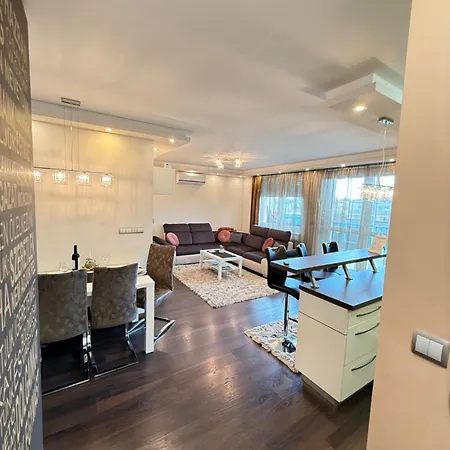 Local-lux 3 - 2 X Free Parking & Balcony * Kecskemét