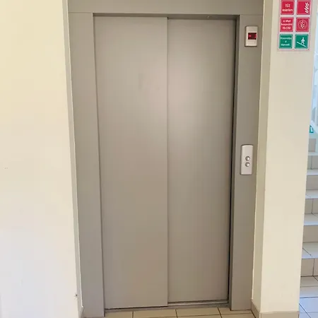 Local-lux 3 - 2 X Free Parking & Balcony Apartmán