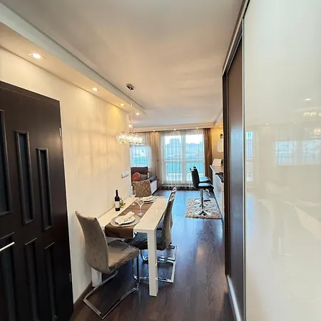 Apartmán Local-lux 3 - 2 X Free Parking & Balcony *