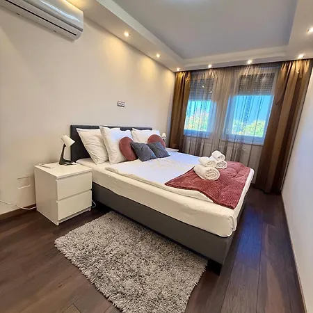 Local-lux 3 - 2 X Free Parking & Balcony Apartmán *