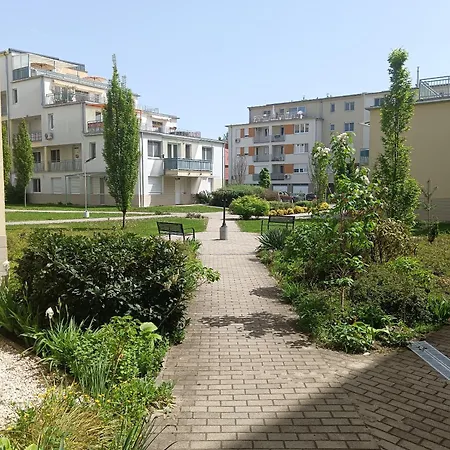 Local-lux 3 - 2 X Free Parking & Balcony Apartmán