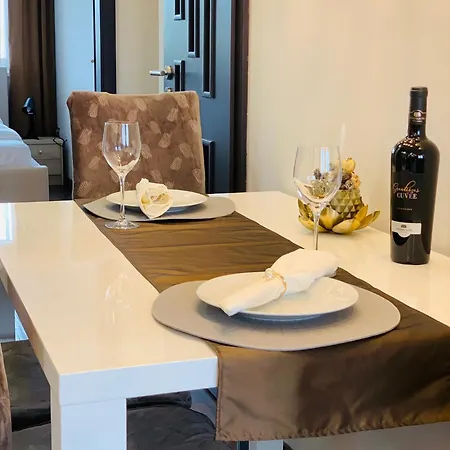 Apartmán Local-lux 3 - 2 X Free Parking & Balcony