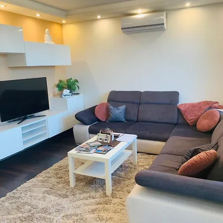 Local-lux 3 - 2 X Free Parking & Balcony Apartmán Kecskemét