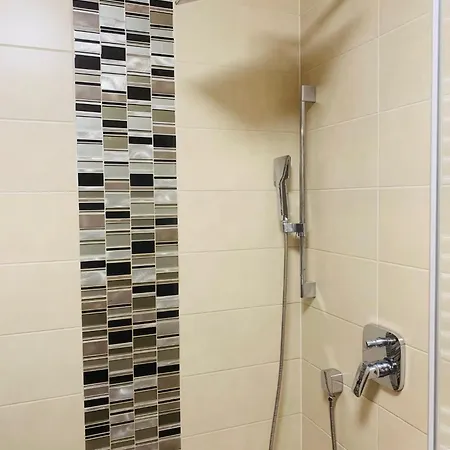 Local-lux 3 - 2 X Free Parking & Balcony * Kecskemét