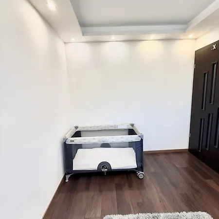 Local-lux 3 - 2 X Free Parking & Balcony Apartmán *