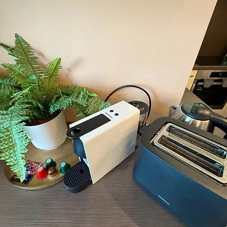 Local-lux 3 - 2 X Free Parking & Balcony Apartmán *