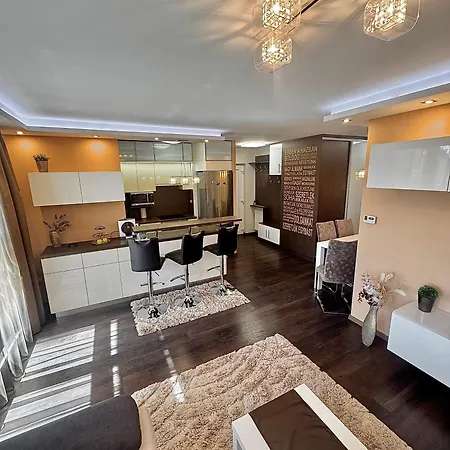 Local-lux 3 - 2 X Free Parking & Balcony Lägenhet *