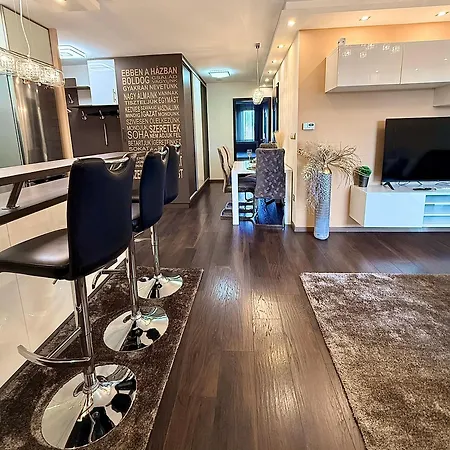 Local-lux Premium Apartment- 2 Bedrooms Balcony -2 Private Parking קצ'קמט
