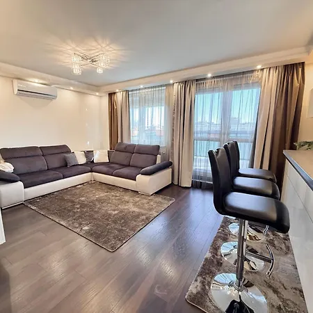 Local-Lux Apartman 3 szoba, privát parkoló Apartamento