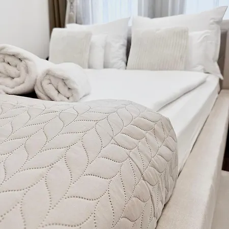 Apartament Local-lux Premium - Center, 2 Bedrooms, Balcony & 2 Private Parking *