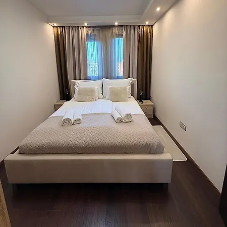 Local-lux Premium Apartment- 2 Bedrooms Balcony -2 Private Parking