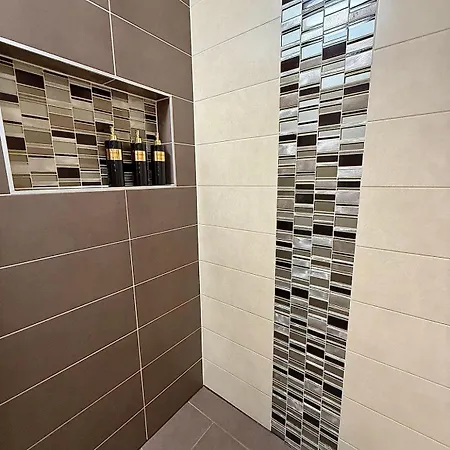 Local-lux Premium Apartment- 2 Bedrooms Balcony -2 Private Parking דירה
