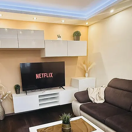 Local-lux Premium Apartment- 2 Bedrooms Balcony -2 Private Parking קצ'קמט