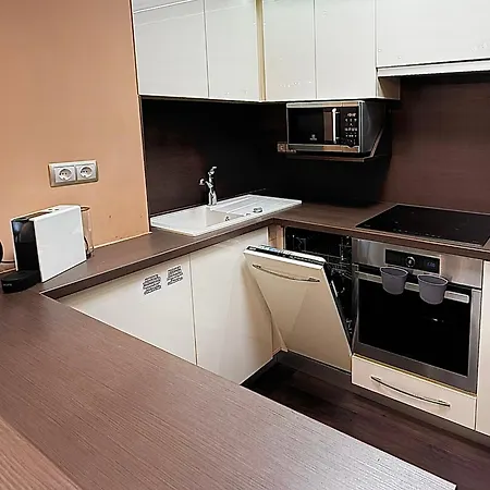 アパート Local-lux Premium Apartment- 2 Bedrooms Balcony -2 Private Parking ケチケメート