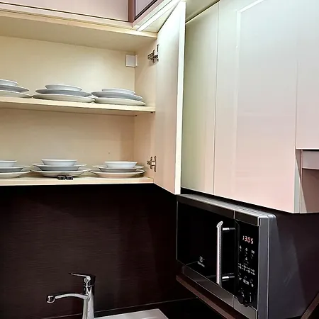 アパート Local-lux Premium Apartment- 2 Bedrooms Balcony -2 Private Parking ケチケメート