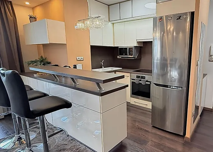 Local-lux Premium Apartment- 2 Bedrooms Balcony -2 Private Parking Διαμέρισμα Κεσκεμέτ