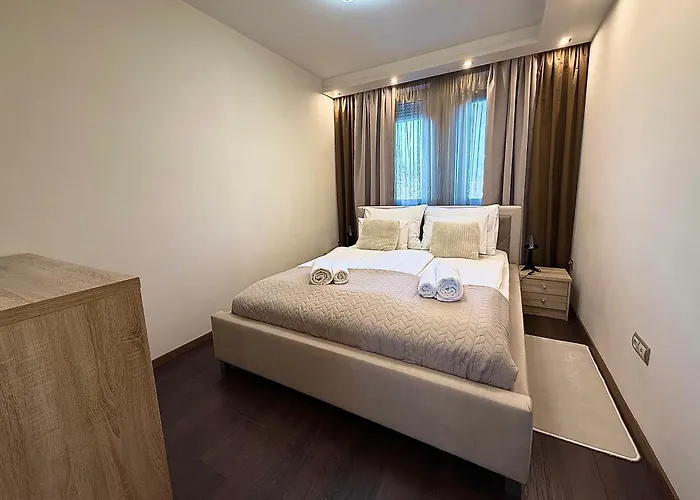 Local-lux Premium Apartment- 2 Bedrooms Balcony -2 Private Parking Διαμέρισμα