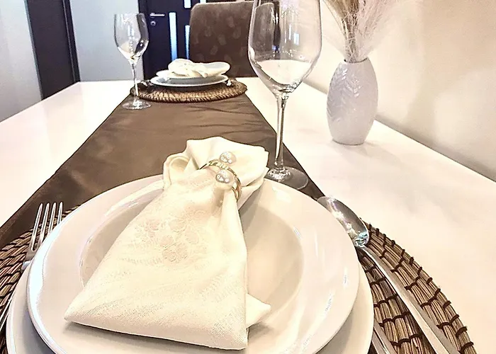 Local-lux Premium Apartment- 2 Bedrooms Balcony -2 Private Parking Κεσκεμέτ