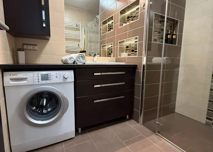 Local-Lux Apartman 3 szoba, privát parkoló *