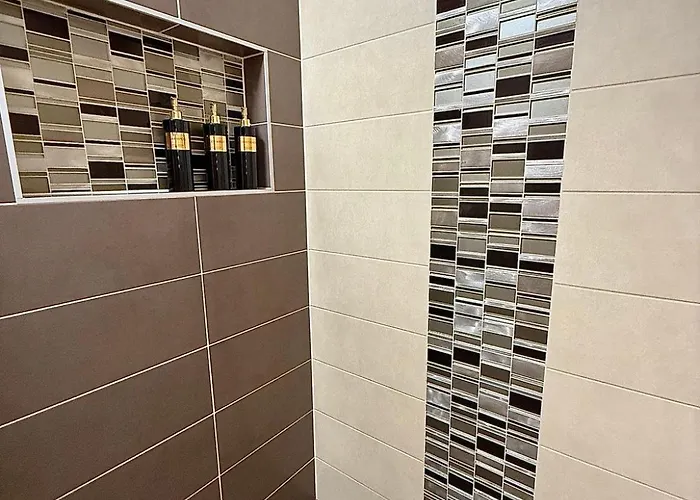 Local-lux Premium Apartment- 2 Bedrooms Balcony -2 Private Parking דירה