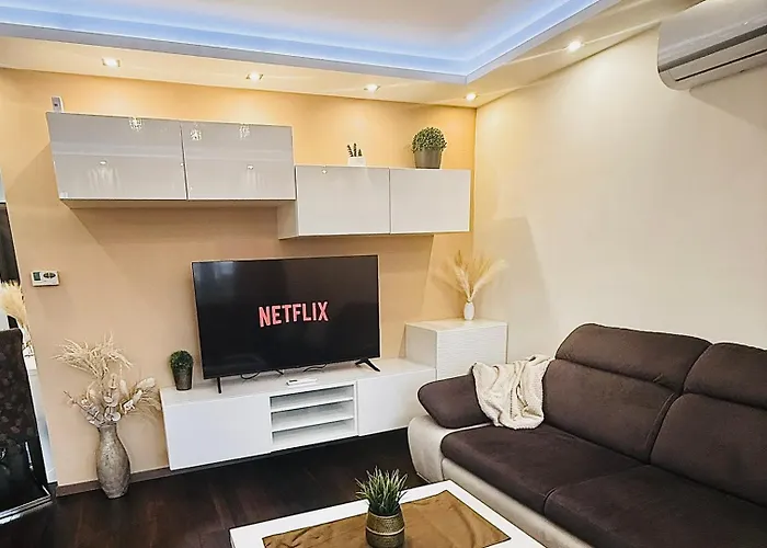 Local-lux Premium Apartment- 2 Bedrooms Balcony -2 Private Parking Κεσκεμέτ