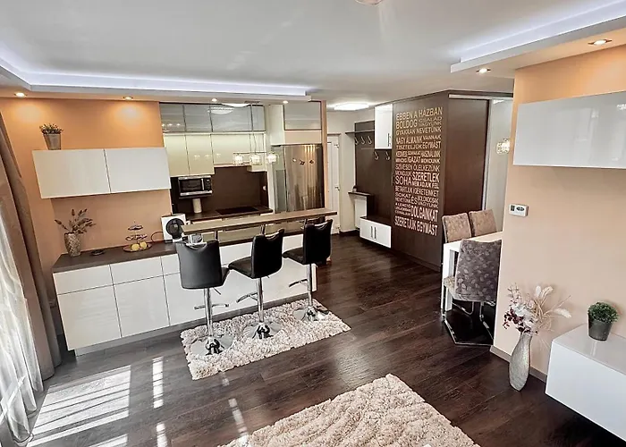 Apartamento Local-Lux Apartman 3 szoba, privát parkoló