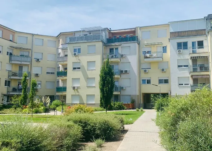 Apartamento Local-Lux Apartman 3 szoba, privát parkoló